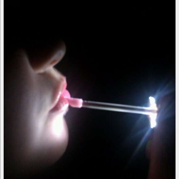 Free Ship NWT RED LIGHT UP LIP GLOSS w MIRROR. 100s in stock great girl gifts!💋 - Picture 5 of 8